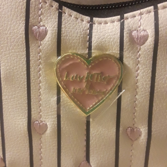 LUV BETSEY 🩷 BY BETSEY JOHNSON HEART WRISTLET - Picture 2 of 4